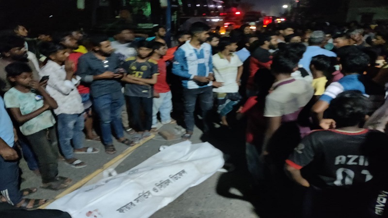 চাঁপাইনবাবগঞ্জে ট্রাকচাপায় বাইসাইকেল আরোহি এক কিশোর নিহত,অপরজন আহত,মহাসড়ক অবরোধ